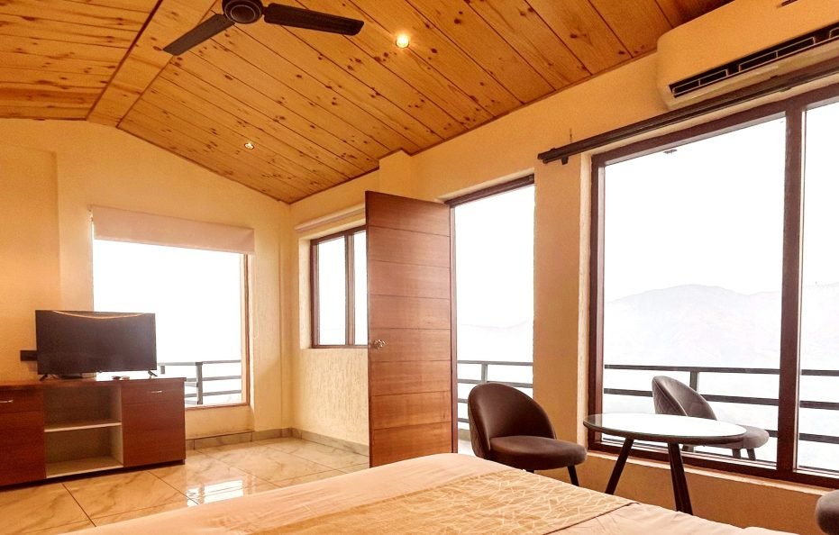 Hotel On The Edge Mussoorie